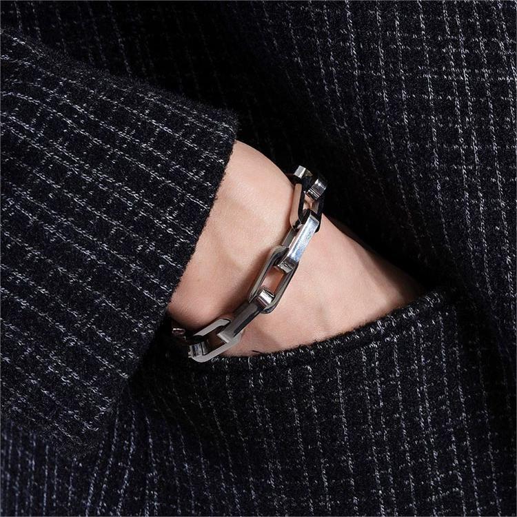 Lóna Ferhyrnd Títanstálkeðja