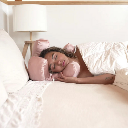 Lóna Silk Flawless pillow